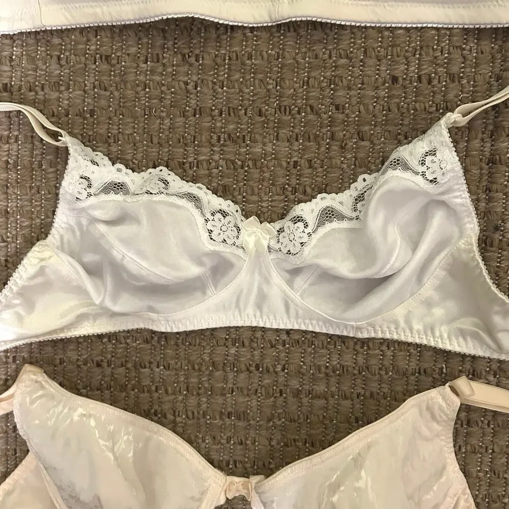Lot of 3 Bras Maidenform Hanes Jennifer 34C
